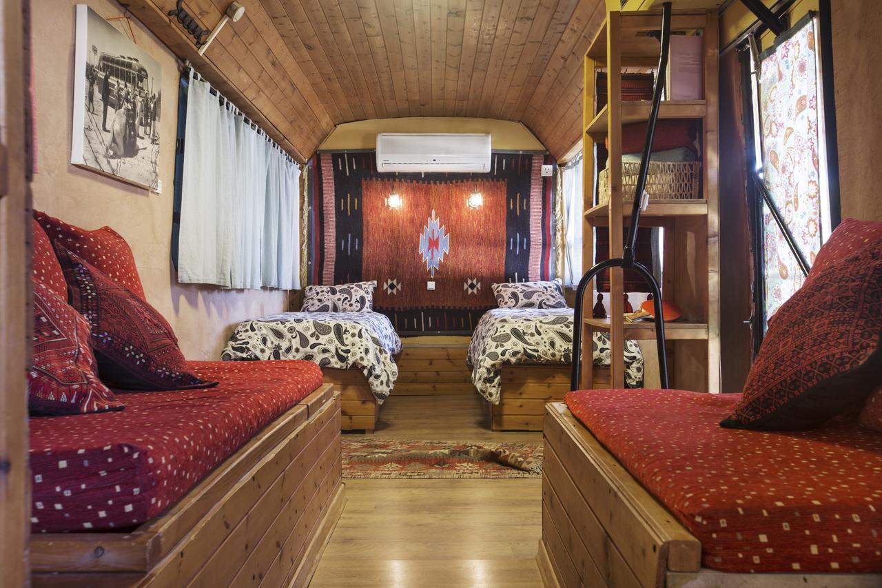 Zimmerbus 'Ezuz Екстериор снимка